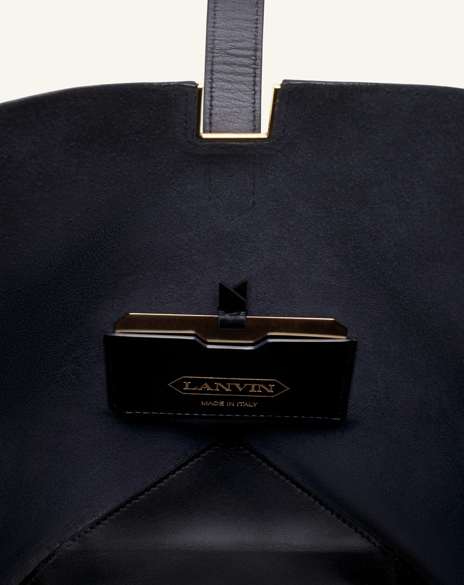 CATCH BY LANVIN BUCKET BAG IN GRAINED LEATHER - Image 10